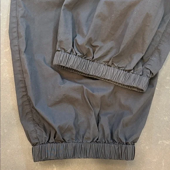 JAMES PERSE Stretch Poplin Parachute Pant in Color Black & Color Salt Pigment - Picture 12 of 16